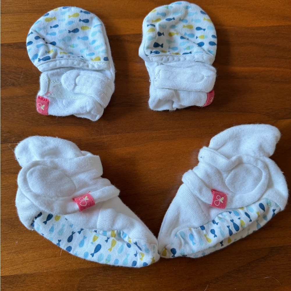 3 sets of matching Goumi kids mits and booties and 3 additional mittens